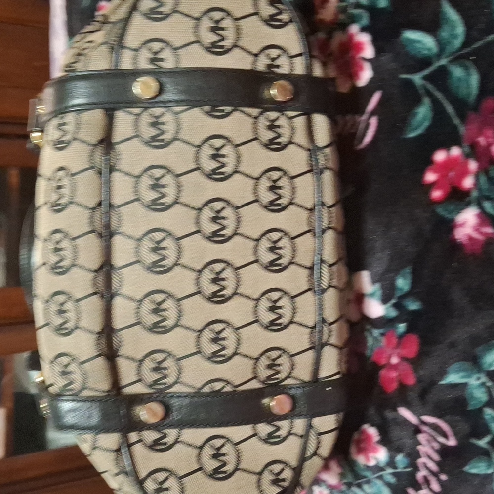 Michael Kors Tan and Black Shoulder Bag - Picture 3 of 4